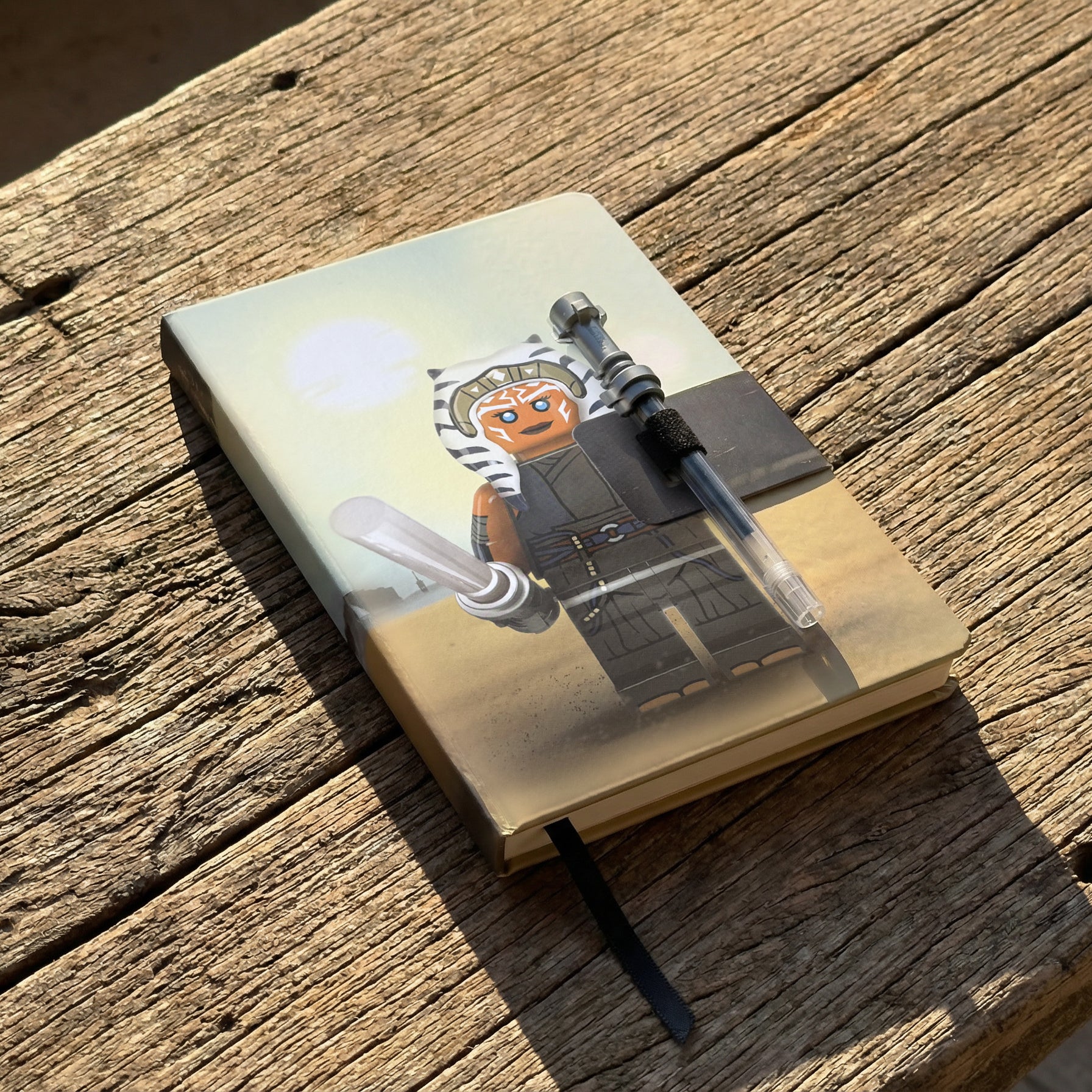 LEGO® Star Wars™ THE MANDALORIAN™ Ahsoka Tano™ Dotted Notebook & Lightsaber™ Gel Pen (53717) 