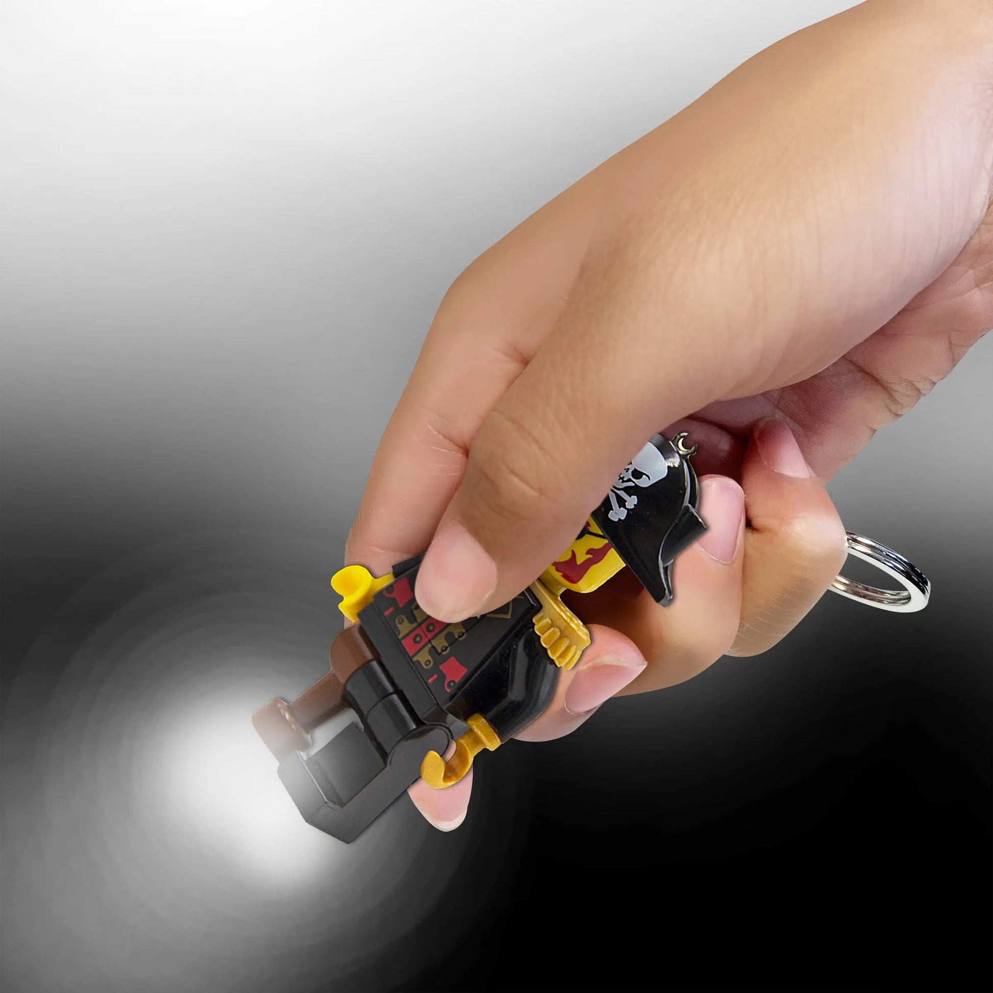 LEGO Minifigures Keychain Light - Captain Brickbeard (KE23H) IQ Hong Kong, Ltd.