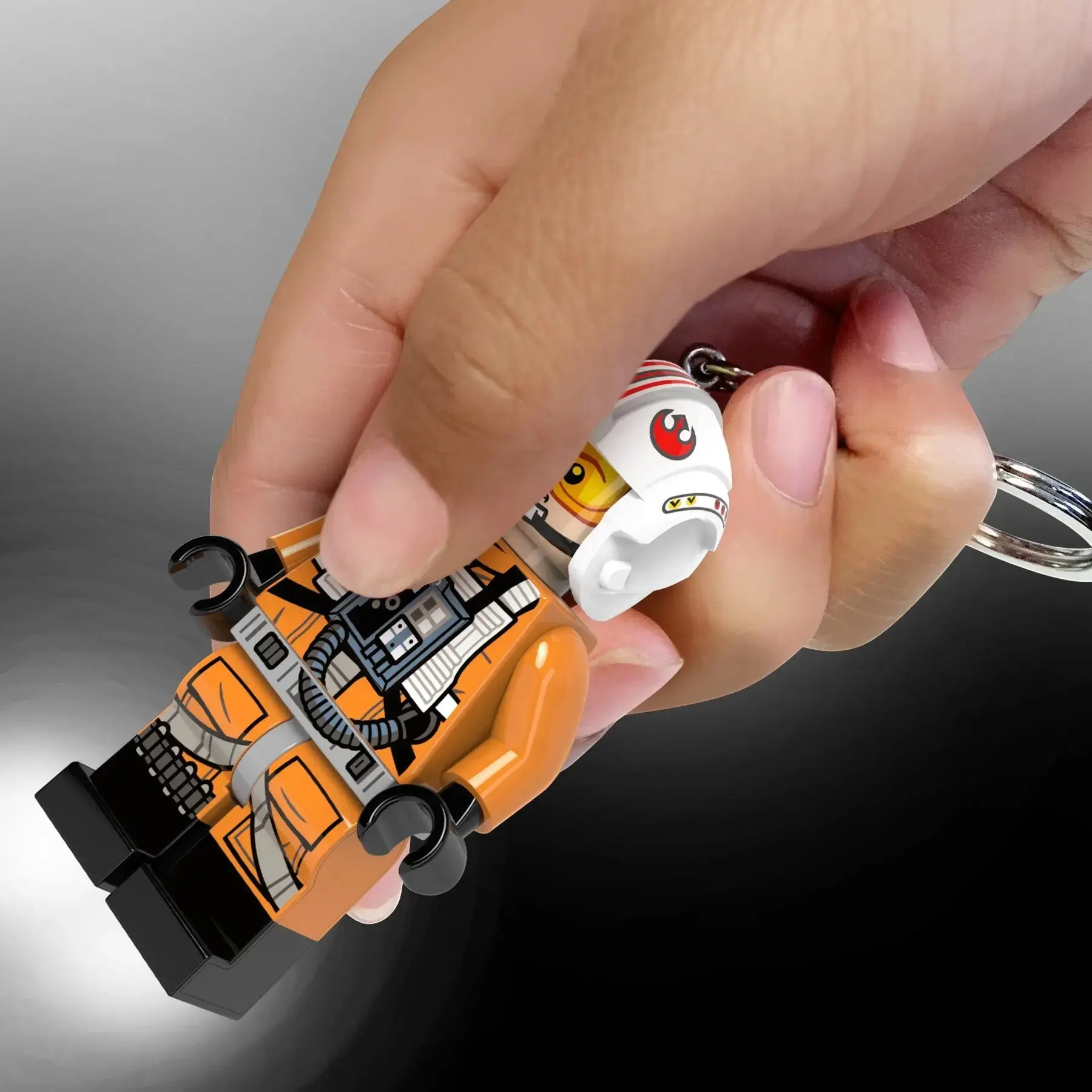 LEGO Star Wars Key Light - Luke Skywalker Pilot (KE244H) IQ Hong Kong Ltd.